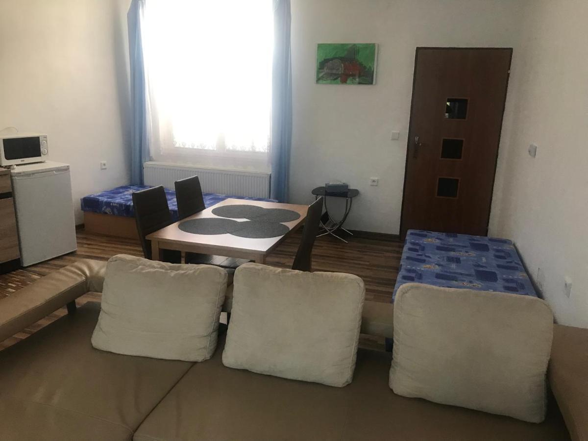 Nikola Apartment